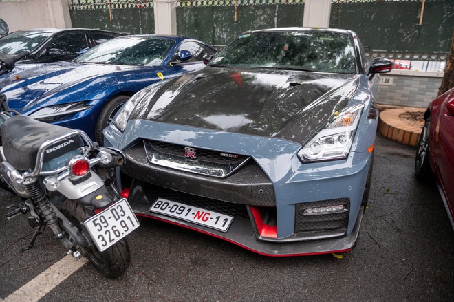 Cận cảnh si&ecirc;u xe Rolls-Royce, Lamborghini v&agrave; h&agrave;ng trăm kg v&agrave;ng li&ecirc;n quan TikToker Mr Pips- Ảnh 8.