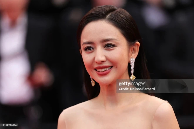 Ch&uacute; ch&oacute; Messi tạo d&aacute;ng g&acirc;y sốt tr&ecirc;n thảm đỏ LHP Cannes c&ugrave;ng c&aacute;c ng&ocirc;i sao thế giới- Ảnh 11.