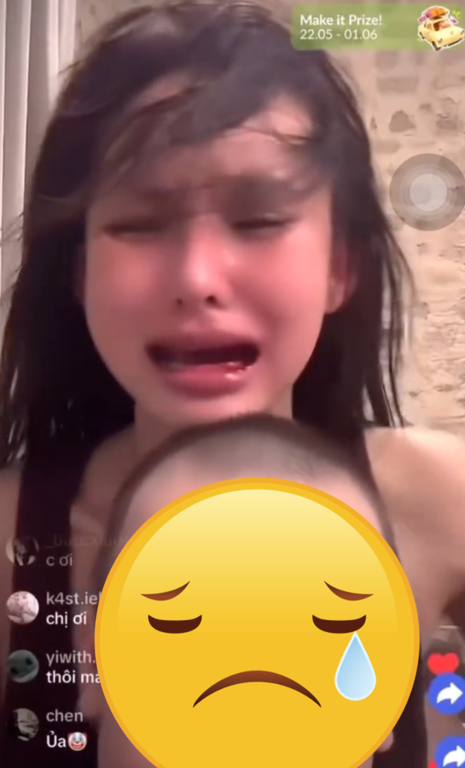 Nữ người mẫu Việt ôm con livestream khóc lóc trong tình trạng chảy máu miệng- Ảnh 1. Nữ người mẫu Việt ôm con livestream khóc lóc trong tình trạng chảy máu miệng- Ảnh 1.