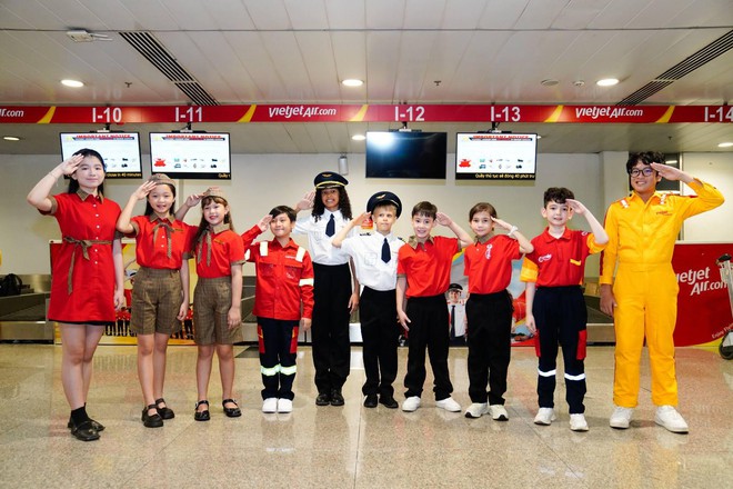Vietjet chắp c&aacute;nh giấc mơ bay cho c&aacute;c phi c&ocirc;ng, tiếp vi&ecirc;n "nh&iacute;" nh&acirc;n 1/6
- Ảnh 1.