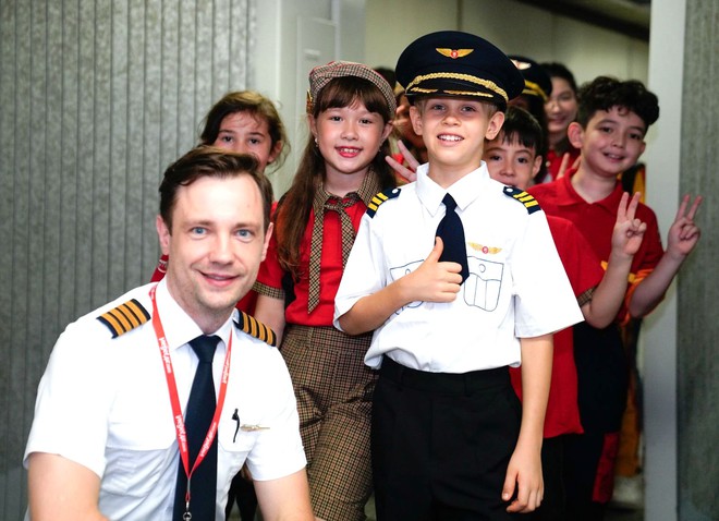 Vietjet chắp c&aacute;nh giấc mơ bay cho c&aacute;c phi c&ocirc;ng, tiếp vi&ecirc;n "nh&iacute;" nh&acirc;n 1/6
- Ảnh 2.