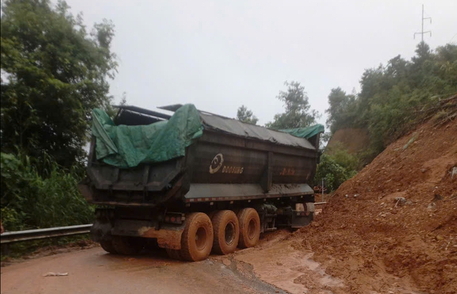 Sạt lở nghi&ecirc;m trọng g&acirc;y chia cắt QL3, qua Cao Bằng- Ảnh 2.