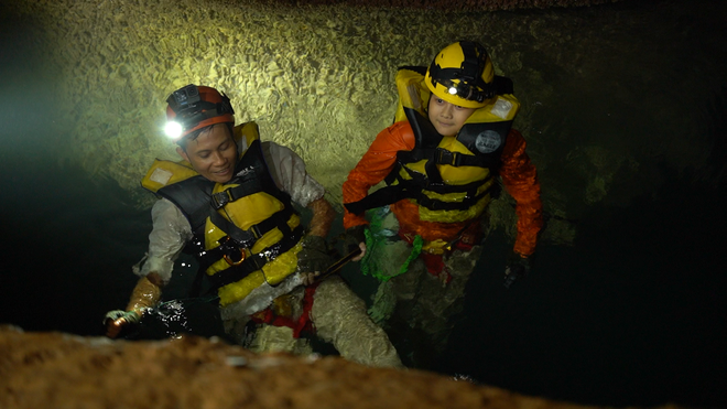 Trầm trồ cậu b&eacute; 12 tuổi đu d&acirc;y chinh phục hệ thống hang Hung Tho&ograve;ng- Ảnh 5.