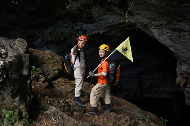 Trầm trồ cậu b&eacute; 12 tuổi đu d&acirc;y chinh phục hệ thống hang Hung Tho&ograve;ng- Ảnh 2.