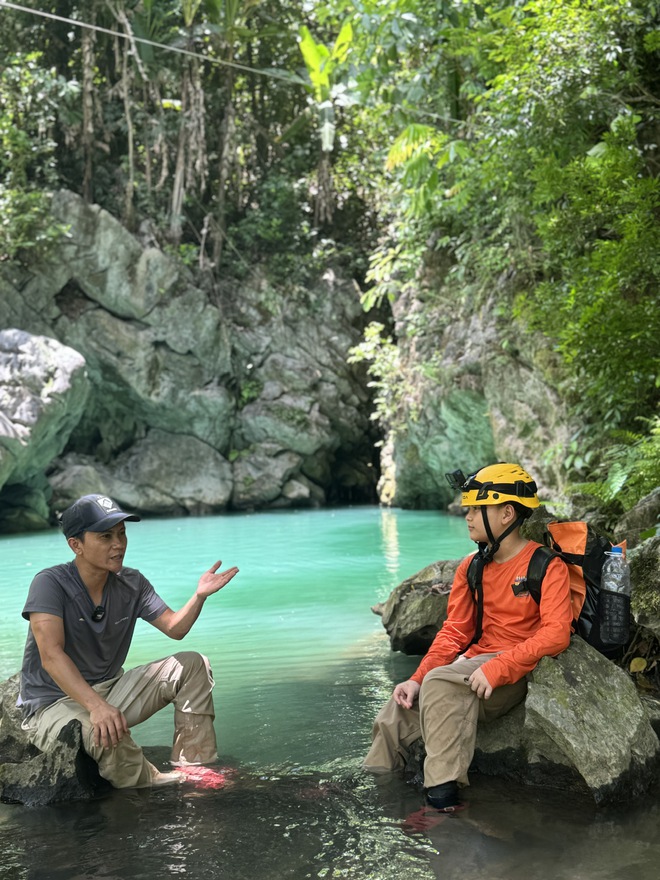 Trầm trồ cậu b&eacute; 12 tuổi đu d&acirc;y chinh phục hệ thống hang Hung Tho&ograve;ng- Ảnh 7.