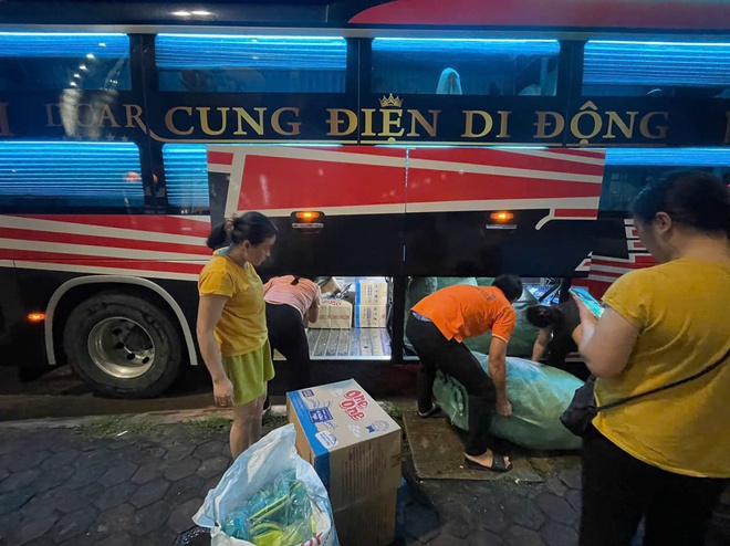 Ấm l&ograve;ng những chuyến xe 0 đồng xuy&ecirc;n đ&ecirc;m chở h&agrave;ng cứu trợ- Ảnh 4.
