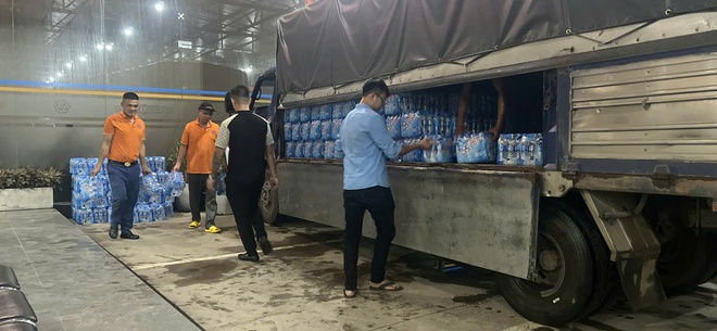 Ấm l&ograve;ng những chuyến xe 0 đồng xuy&ecirc;n đ&ecirc;m chở h&agrave;ng cứu trợ- Ảnh 5.