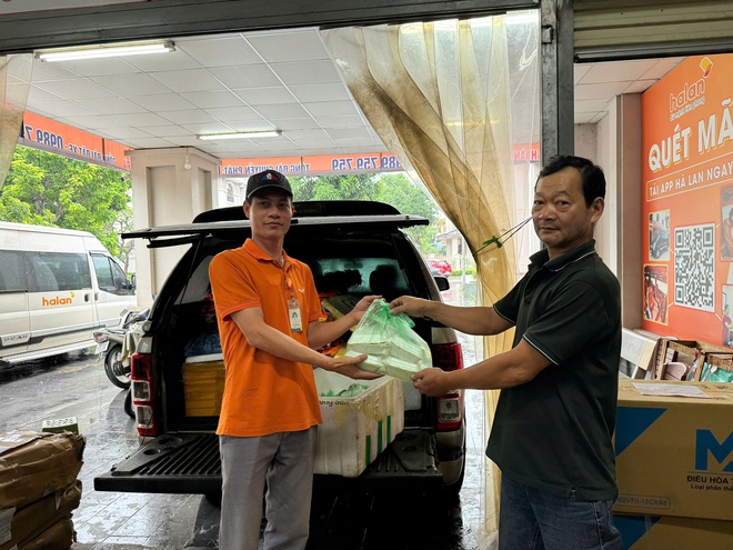 Ấm l&ograve;ng những chuyến xe 0 đồng xuy&ecirc;n đ&ecirc;m chở h&agrave;ng cứu trợ- Ảnh 12.