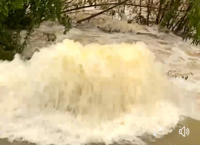 B&aacute;c th&ocirc;ng tin lũ tr&agrave;n đ&ecirc; v&agrave;o khu d&acirc;n cư tại Y&ecirc;n Dũng, Bắc Giang- Ảnh 2.