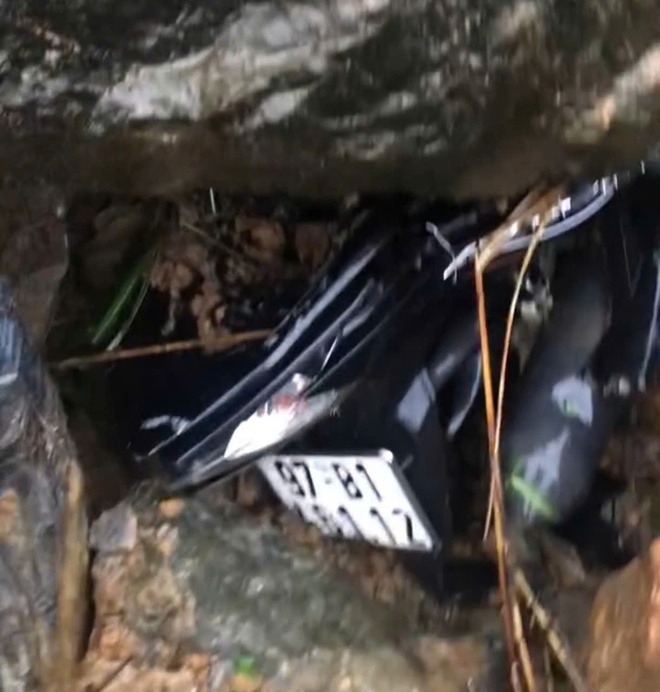 Sạt lở đ&aacute; g&acirc;y chia cắt QL3B, nhiều phương tiện bị ảnh hưởng- Ảnh 5.