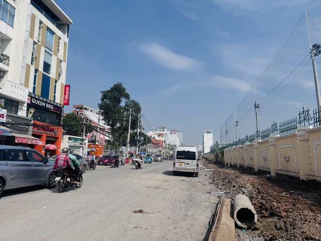 Cận cảnh hai tuyến đường chống &ugrave;n tắc s&acirc;n bay T&acirc;n Sơn Nhất trước ng&agrave;y th&ocirc;ng xe- Ảnh 4.