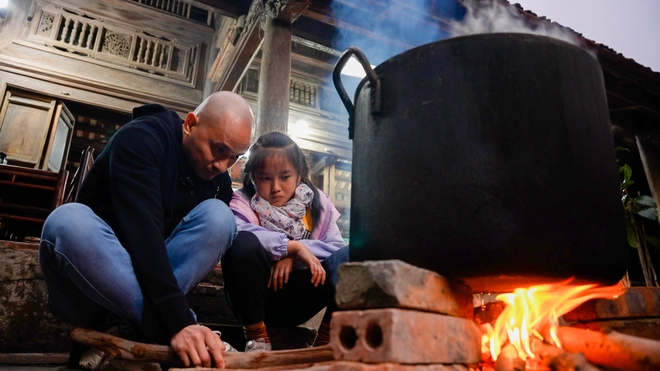“Cha con vạn dặm” đưa nhân vật trải nghiệm hành trình về đất tổ - Ảnh 2. “Cha con vạn dặm” đưa nhân vật trải nghiệm hành trình về đất tổ - Ảnh 2.