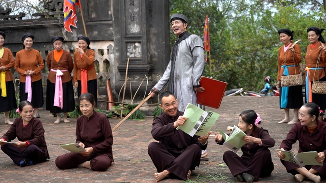 “Cha con vạn dặm” đưa nhân vật trải nghiệm hành trình về đất tổ - Ảnh 5. “Cha con vạn dặm” đưa nhân vật trải nghiệm hành trình về đất tổ - Ảnh 5.