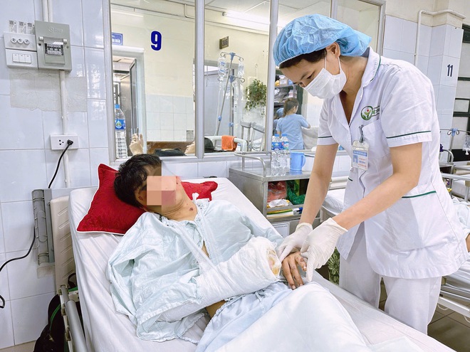 Cận Tết, nhiều ca TNGT, tai nạn ph&aacute;o nổ nhập viện- Ảnh 4.