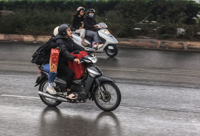 Hà Nội: Giao thông giảm nhiệt ngày đầu nghỉ tết Nguyên đán Ất Tỵ- Ảnh 4. Hà Nội: Giao thông giảm nhiệt ngày đầu nghỉ tết Nguyên đán Ất Tỵ- Ảnh 4.