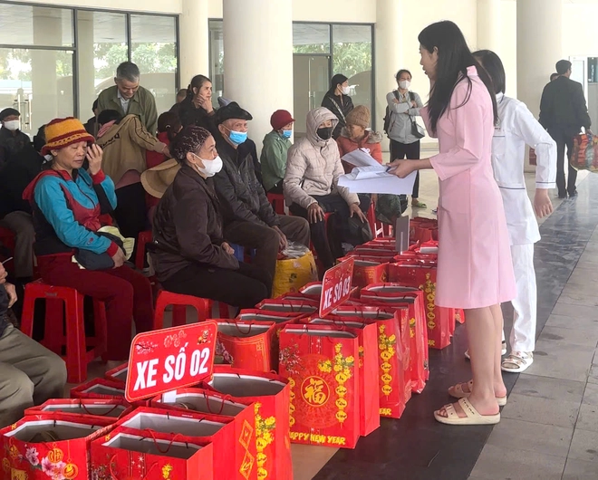 Những chuyến xe ấm t&igrave;nh đưa người d&acirc;n về qu&ecirc; đ&oacute;n Tết- Ảnh 4.