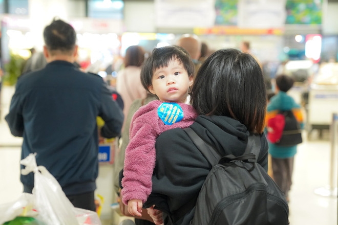 Vietnam Airlines phối hợp Tổng li&ecirc;n đo&agrave;n đưa người c&oacute; ho&agrave;n cảnh kh&oacute; khăn về qu&ecirc; đ&oacute;n Tết- Ảnh 5.