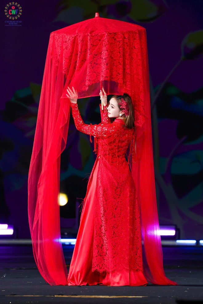 Show diễn "Bước ch&acirc;n Di sản" của Lễ hội Văn h&oacute;a quy&ecirc;n g&oacute;p được 2,5 tỷ đồng ủng hộ v&ugrave;ng lũ- Ảnh 4.