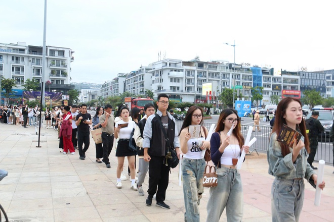 Đại tiệc &acirc;m nhạc Hạ Long 2025 rực rỡ v&agrave; đầy cảm x&uacute;c- Ảnh 8.