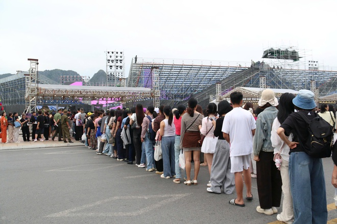 Đại tiệc &acirc;m nhạc Hạ Long 2025 rực rỡ v&agrave; đầy cảm x&uacute;c- Ảnh 7.