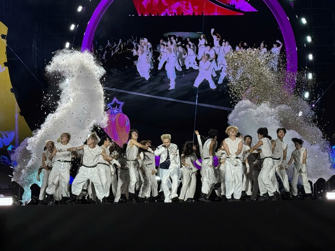 "Đất mỏ anh h&ugrave;ng" &ndash; Đ&ecirc;m nghệ thuật tri &acirc;n thợ mỏ, rực s&aacute;ng Quảng Ninh- Ảnh 11.