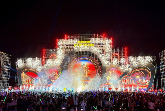 "Đất mỏ anh h&ugrave;ng" &ndash; Đ&ecirc;m nghệ thuật tri &acirc;n thợ mỏ, rực s&aacute;ng Quảng Ninh- Ảnh 10.