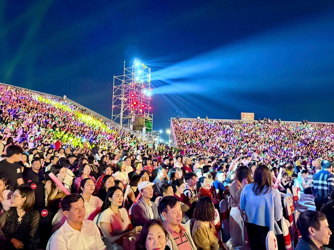 "Đất mỏ anh h&ugrave;ng" &ndash; Đ&ecirc;m nghệ thuật tri &acirc;n thợ mỏ, rực s&aacute;ng Quảng Ninh- Ảnh 8.