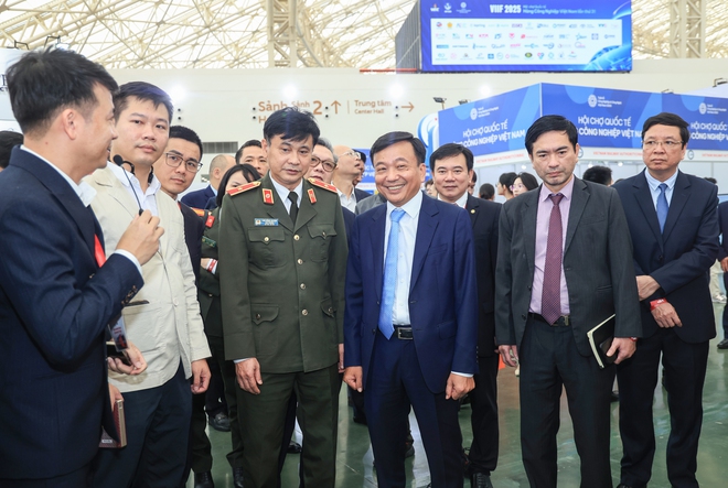 To&agrave;n cảnh triển l&atilde;m quốc tế về c&ocirc;ng nghệ đường sắt- Ảnh 4.