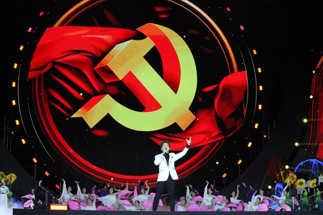 "Đất mỏ anh h&ugrave;ng" &ndash; Đ&ecirc;m nghệ thuật tri &acirc;n thợ mỏ, rực s&aacute;ng Quảng Ninh- Ảnh 3.