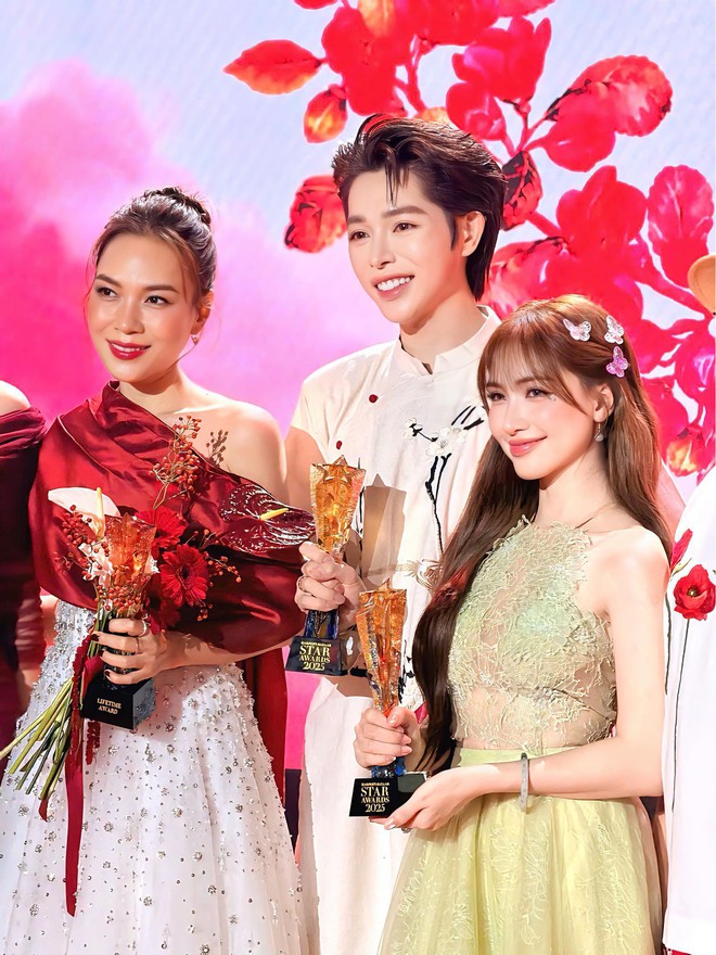 L&yacute; Hải thực hiện chuyến xe 0 đồng, Ho&agrave;ng Th&ugrave;y l&ecirc;n đường cứu trợ v&ugrave;ng lũ- Ảnh 7.