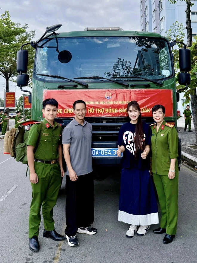 L&yacute; Hải thực hiện chuyến xe 0 đồng, Ho&agrave;ng Th&ugrave;y l&ecirc;n đường cứu trợ v&ugrave;ng lũ- Ảnh 3.