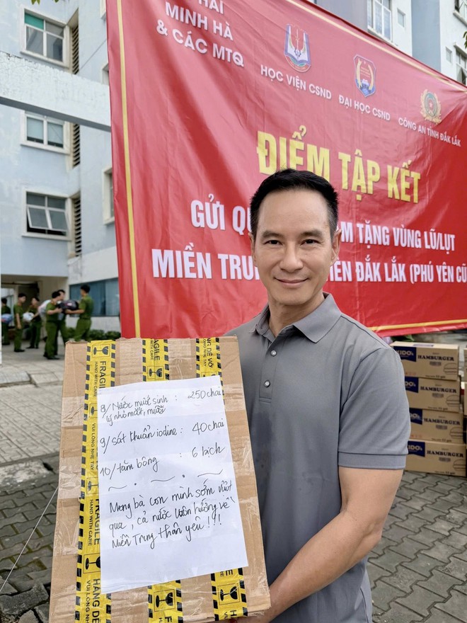 L&yacute; Hải thực hiện chuyến xe 0 đồng, Ho&agrave;ng Th&ugrave;y l&ecirc;n đường cứu trợ v&ugrave;ng lũ- Ảnh 4.