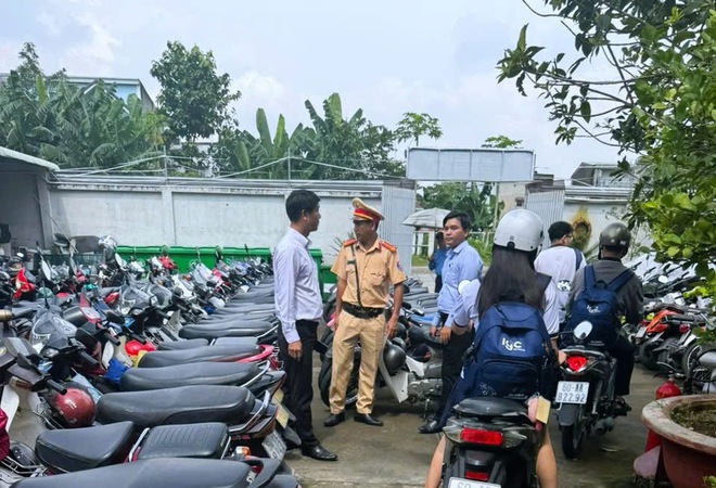 Đồng Nai: Kiểm tra 164 b&atilde;i xe, cả trăm học sinh chưa đủ tuổi đi xe m&aacute;y đến trường- Ảnh 4.