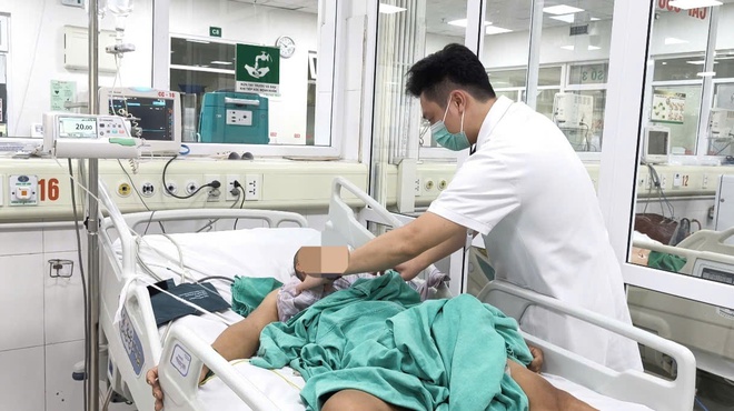 Li&ecirc;n tiếp bệnh nh&acirc;n nguy kịch v&igrave; uốn v&aacute;n- Ảnh 1.