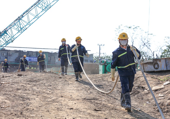 Trung Ch&iacute;nh dồn lực bứt tốc tr&ecirc;n đại c&ocirc;ng trường cầu Tứ Li&ecirc;n- Ảnh 6.
