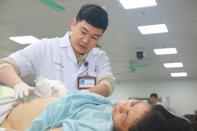 Vụ TNGT nghiêm trọng tại Sơn La: 5 nạn nhân sẽ được điều trị tại BV Hữu nghị Việt Đức- Ảnh 2. Vụ TNGT nghiêm trọng tại Sơn La: 5 nạn nhân sẽ được điều trị tại BV Hữu nghị Việt Đức- Ảnh 2.