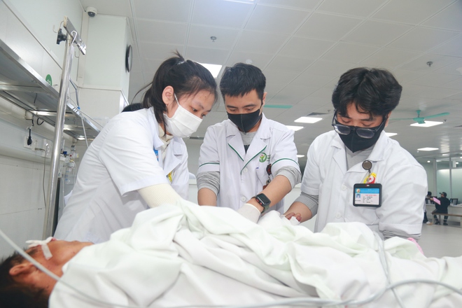 Vụ TNGT nghiêm trọng tại Sơn La: 5 nạn nhân sẽ được điều trị tại BV Hữu nghị Việt Đức- Ảnh 3. Vụ TNGT nghiêm trọng tại Sơn La: 5 nạn nhân sẽ được điều trị tại BV Hữu nghị Việt Đức- Ảnh 3.