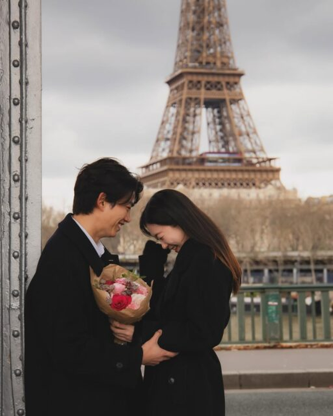 Nam idol Ok Taecyeon (2PM) lộ ảnh cầu hôn bạn gái ở Paris- Ảnh 8. Nam idol Ok Taecyeon (2PM) lộ ảnh cầu hôn bạn gái ở Paris- Ảnh 8.