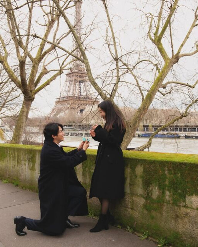 Nam idol Ok Taecyeon (2PM) lộ ảnh cầu hôn bạn gái ở Paris- Ảnh 2. Nam idol Ok Taecyeon (2PM) lộ ảnh cầu hôn bạn gái ở Paris- Ảnh 2.