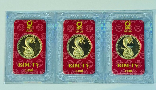 Nhiều cửa hàng vàng ở TP.HCM vắng khách lạ thường trong ngày vía Thần Tài- Ảnh 2. Nhiều cửa hàng vàng ở TP.HCM vắng khách lạ thường trong ngày vía Thần Tài- Ảnh 2.