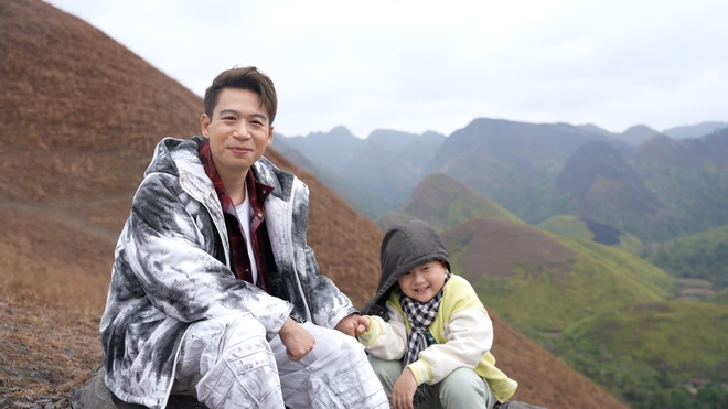 Đỗ Ho&agrave;ng Hiệp song ca c&ugrave;ng "fan cứng" trong MV mới - Ảnh 2.