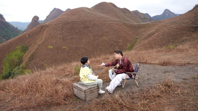 Đỗ Ho&agrave;ng Hiệp song ca c&ugrave;ng "fan cứng" trong MV mới - Ảnh 1.