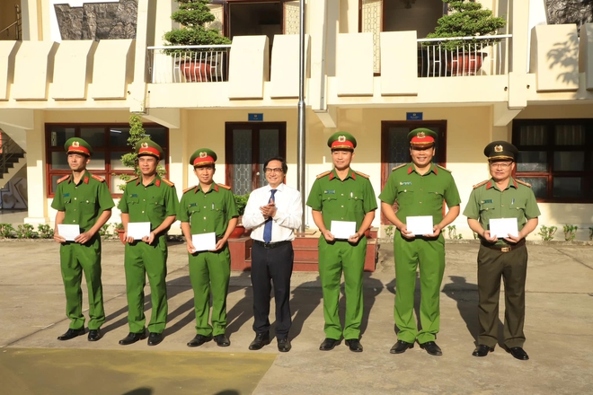 Khen thưởng đột xuất nhiều tập thể c&aacute; nh&acirc;n triệt ph&aacute; đường d&acirc;y rửa tiền h&agrave;ng ngh&igrave;n tỷ- Ảnh 3.