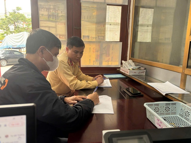 Phạt đến 40 triệu đồng, trừ 10 điểm GPLX nam t&agrave;i xế đi ngược chiều tr&ecirc;n cao tốc - Ảnh 1.