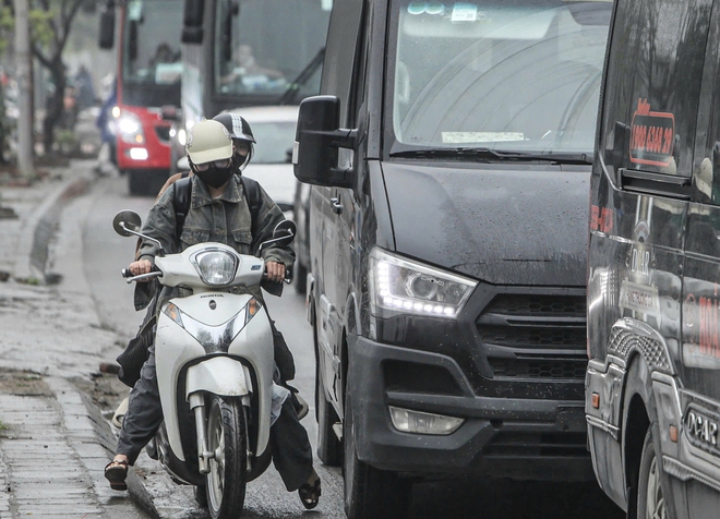 Cửa ngõ Hà Nội chật như nêm ngày đầu nghỉ lễ Giỗ Tổ Hùng Vương- Ảnh 2. Cửa ngõ Hà Nội chật như nêm ngày đầu nghỉ lễ Giỗ Tổ Hùng Vương- Ảnh 2.