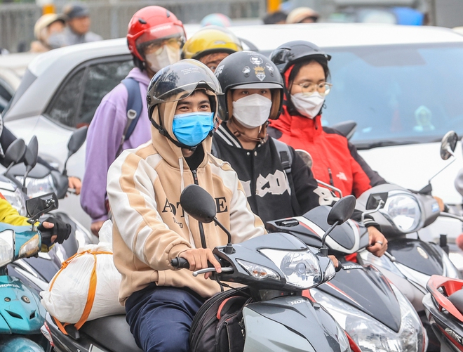 Xe cộ ken kín cửa ngõ Hà Nội ngày cuối nghỉ lễ Giỗ Tổ Hùng Vương- Ảnh 11. Xe cộ ken kín cửa ngõ Hà Nội ngày cuối nghỉ lễ Giỗ Tổ Hùng Vương- Ảnh 11.