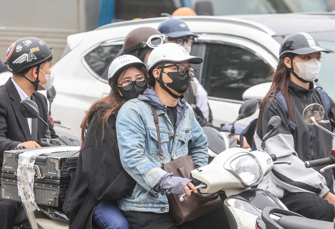 Xe cộ ken kín cửa ngõ Hà Nội ngày cuối nghỉ lễ Giỗ Tổ Hùng Vương- Ảnh 10. Xe cộ ken kín cửa ngõ Hà Nội ngày cuối nghỉ lễ Giỗ Tổ Hùng Vương- Ảnh 10.