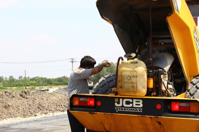 C&ocirc;ng nh&acirc;n miệt m&agrave;i thi c&ocirc;ng xuy&ecirc;n lễ tr&ecirc;n những c&ocirc;ng tr&igrave;nh trọng điểm ph&iacute;a Nam- Ảnh 15.