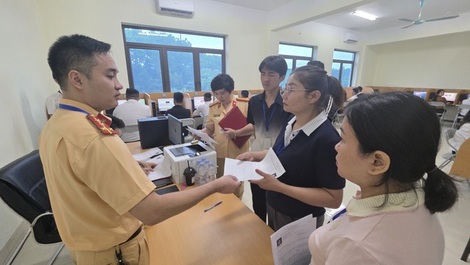 169 thí sinh dự kỳ thi sát hạch GPLX đầu tiên do Công an Yên Bái tổ chức- Ảnh 12. 169 thí sinh dự kỳ thi sát hạch GPLX đầu tiên do Công an Yên Bái tổ chức- Ảnh 12.
