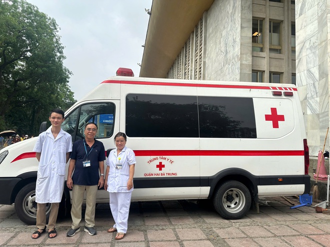 97 người đi chiêm bái xá lợi Phật bị say nắng nóng được cấp cứu- Ảnh 1. 97 người đi chiêm bái xá lợi Phật bị say nắng nóng được cấp cứu- Ảnh 1.